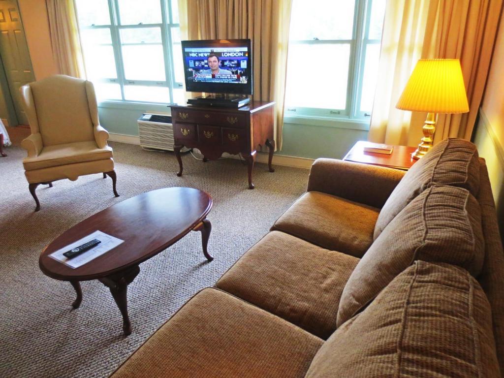 The Thompson House Hotel Windham Room photo