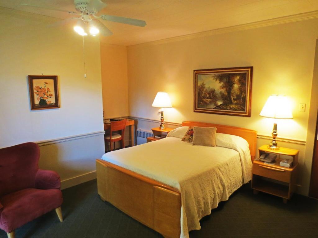 The Thompson House Hotel Windham Room photo